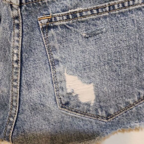 BDG Cut-Off Denim Slow Rise Dolphin Shorts 27W - Picture 3 of 8